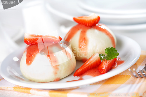 Image of Dumplings with strawberry - knoedel