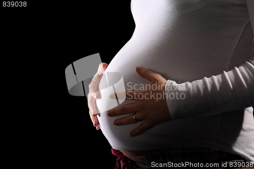 Image of pregnant woman holding belly 