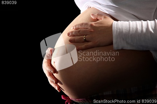 Image of pregnant woman holding belly 