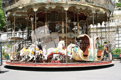 Image of Merry-go-Round close to Sacre Coeur