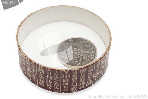 Image of One yuan in the tea box cap