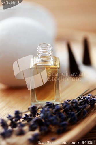 Image of lavender aromatherapy oil
