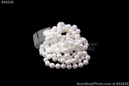 Image of white pearl beads