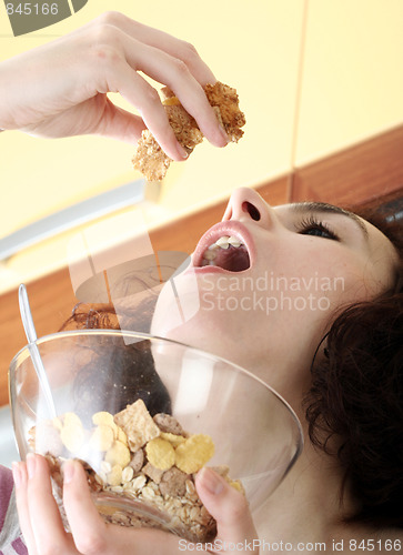 Image of Young people eating milk with cereals