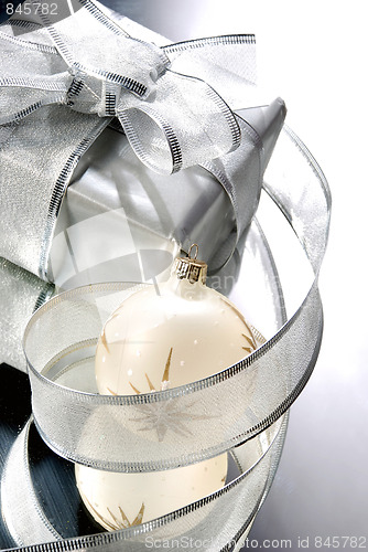 Image of Christmas ball and gift