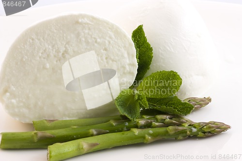 Image of mozzarella bufala and asparagus