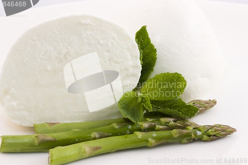 Image of mozzarella bufala and asparagus