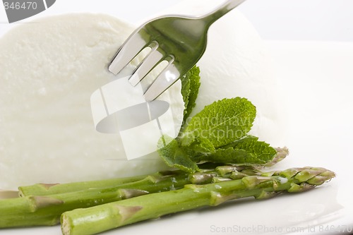Image of mozzarella and asparagus