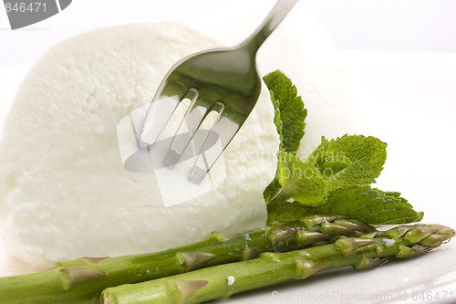 Image of mozzarella and asparagus