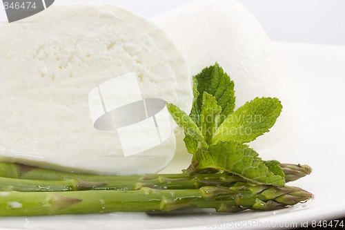 Image of Mozzarella and asparagus