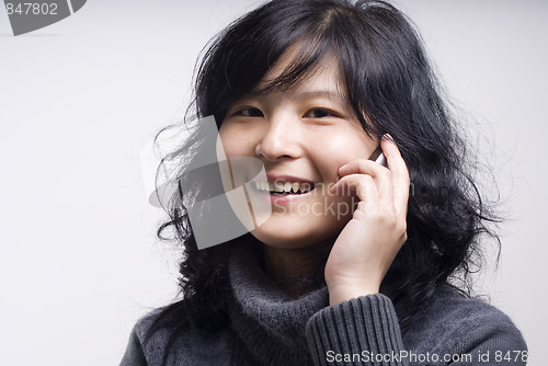 Image of businesswoman talking on the mobile phone