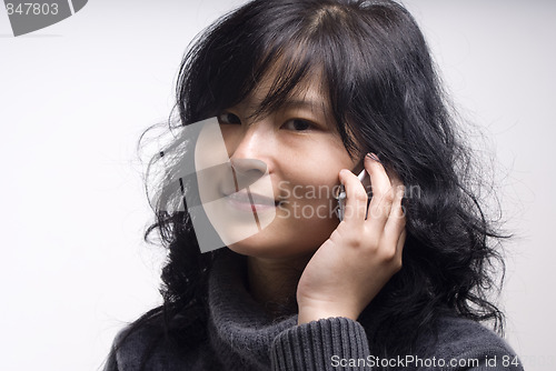 Image of businesswoman talking on the mobile phone
