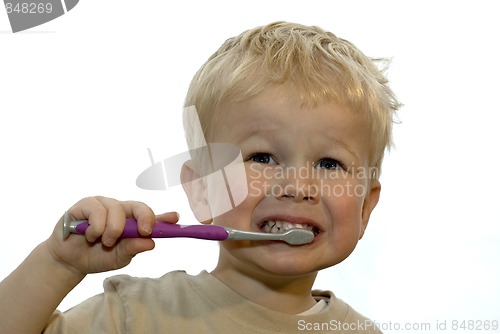 Image of Kid brushing teeth