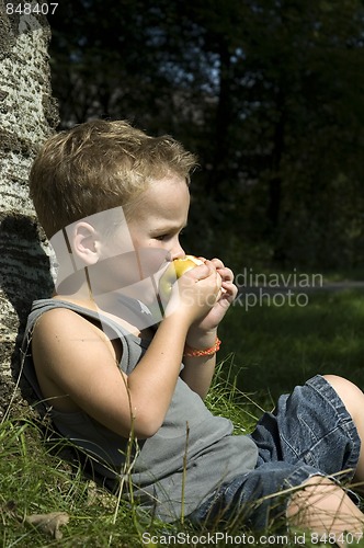 Image of Eating an apple -3