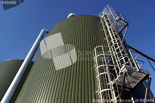 Image of Pipes, tubes, cables and equipment at a power plant