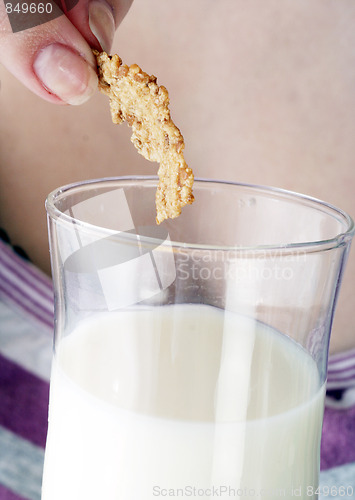 Image of Young people eating milk with cereals