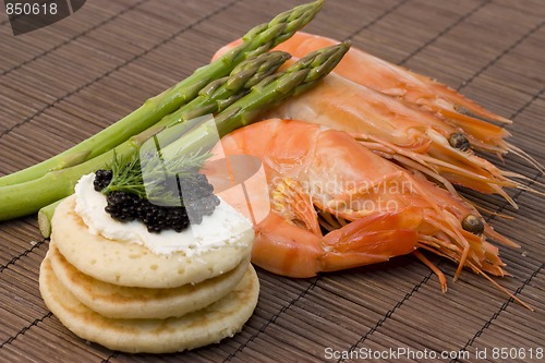Image of shrimps, caviar and asparagus