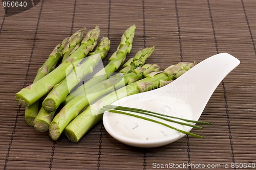 Image of asparagus and tzatziki