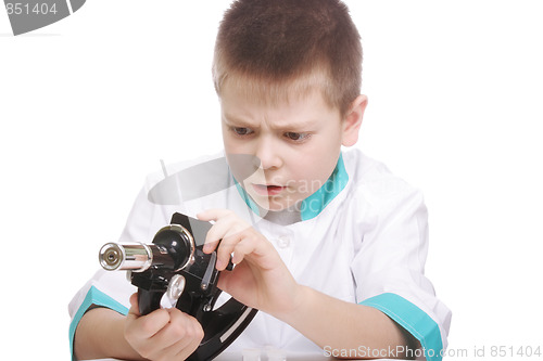 Image of Kid with broken microscope