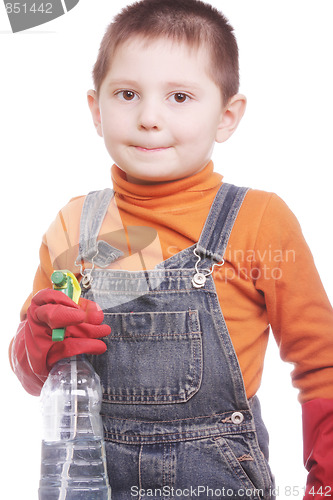 Image of Kid with spray