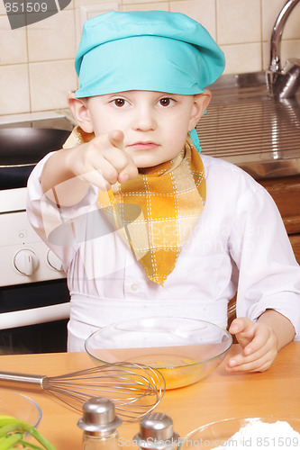 Image of Serious cook pointing forefinger