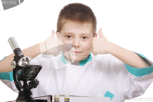 Image of Researcher raising both thumbs up