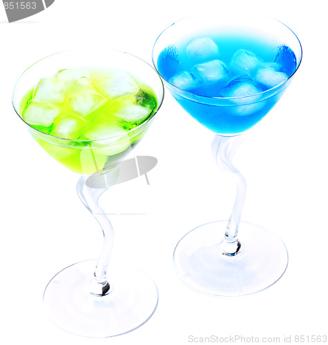 Image of Two cocktails with ice