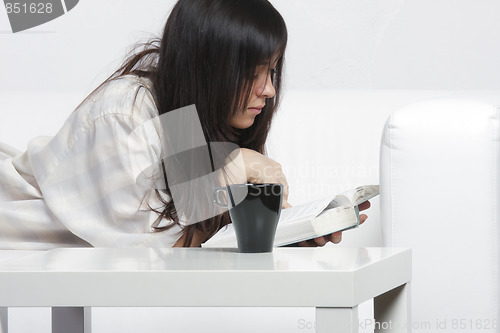 Image of Brunette reader