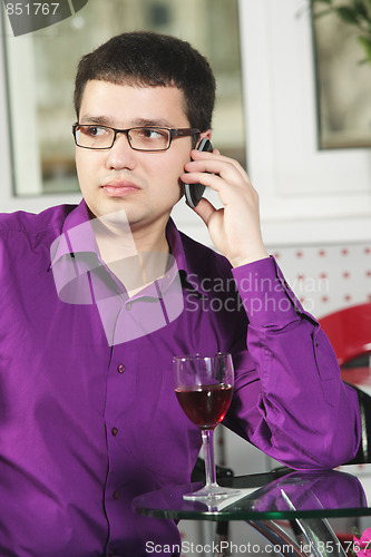 Image of Guy in cafe with cellphone