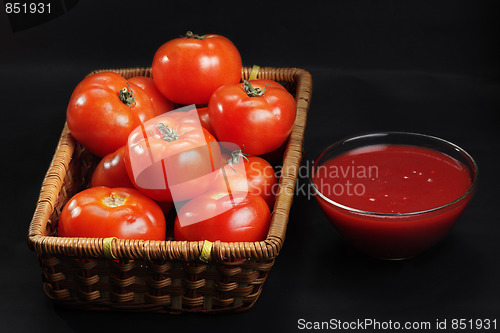 Image of Basket with only intact tomatoes and ketchup