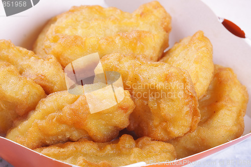 Image of Chicken nuggets in a box