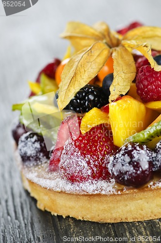 Image of Mixed tropical fruit tart