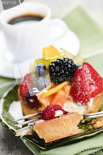 Image of Assorted berry tart with coffee