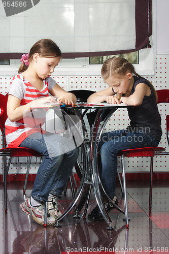 Image of Girls reading books in cafe