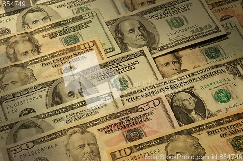 Image of U.S. banknotes of various dollar denominations