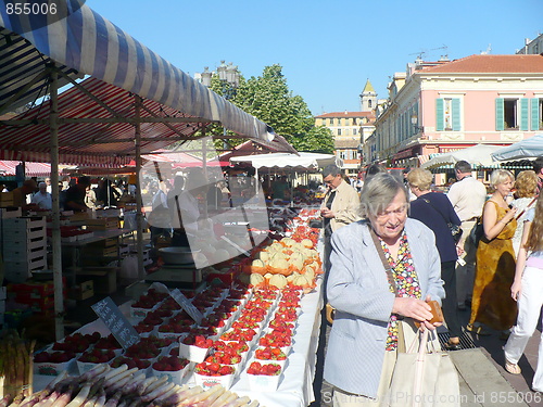 Image of France. French Riviera. Nice. The 'flower' market & its early buyers  