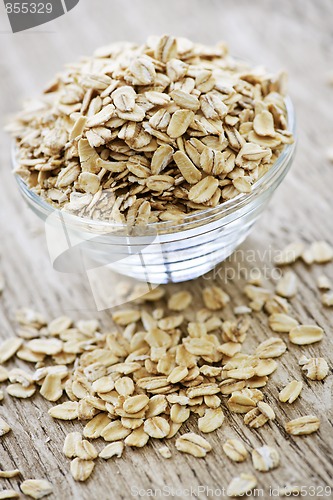 Image of Bowl of raw rolled oats