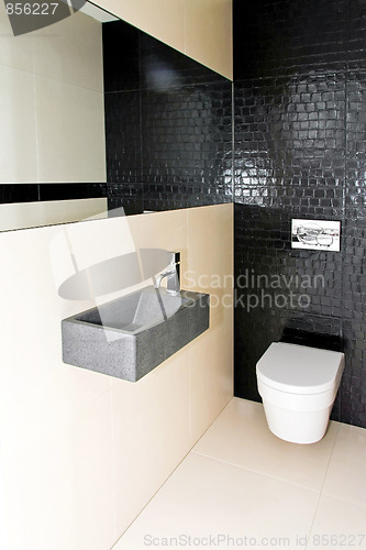 Image of Small toilet 2 