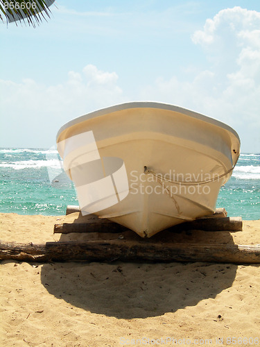 Image of fishing boat sallie peachie beach corn island nicaragua