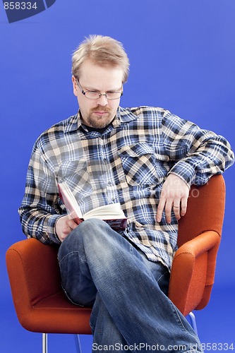 Image of Man reads book