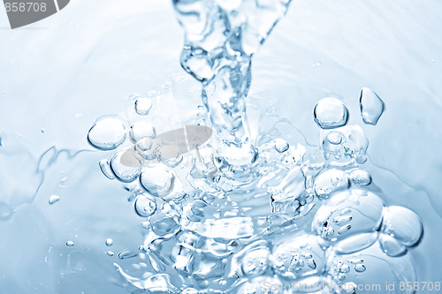 Image of Water leaking to puddle