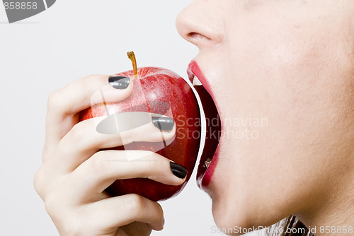 Image of pretty girl witth healthy apple