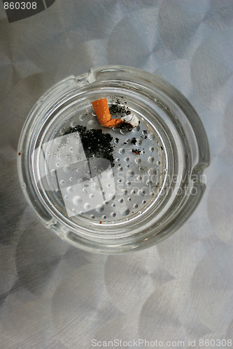 Image of cigarette in ashtray