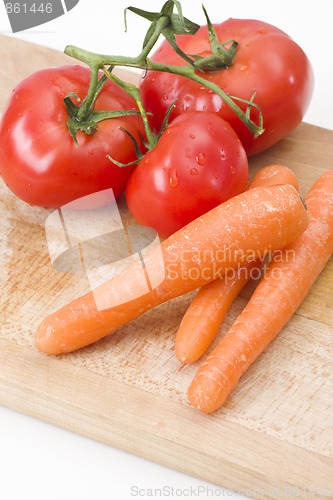 Image of fresh tomatoes and carrot