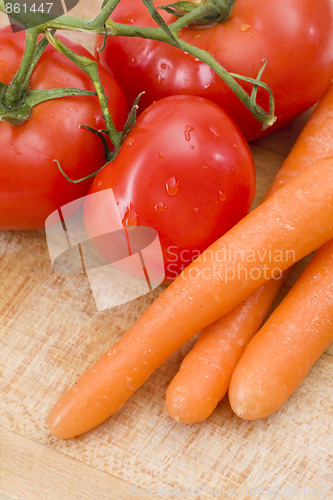 Image of fresh tomatoes and carrot