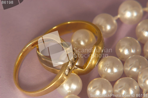 Image of rings and pearls