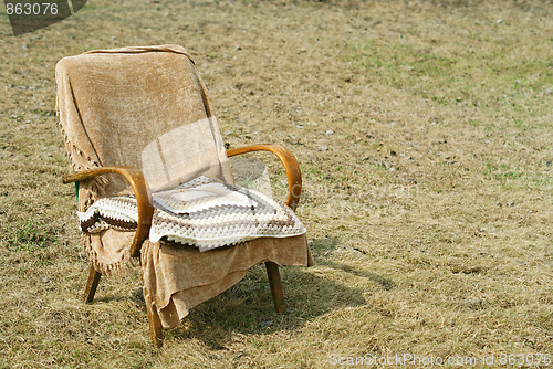 Image of old-fashioned garden chair and pillow