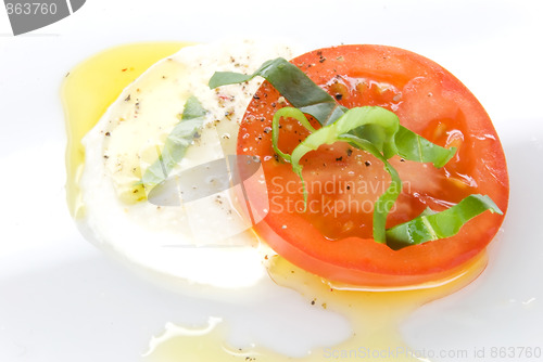 Image of mozzarella tomato oil