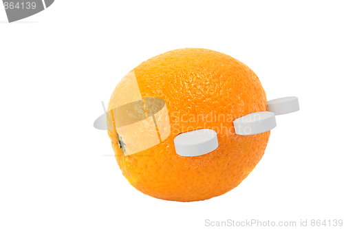 Image of Orange with vitamin C tablets