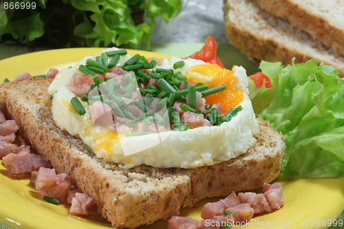 Image of Fried eggs with ham on toast